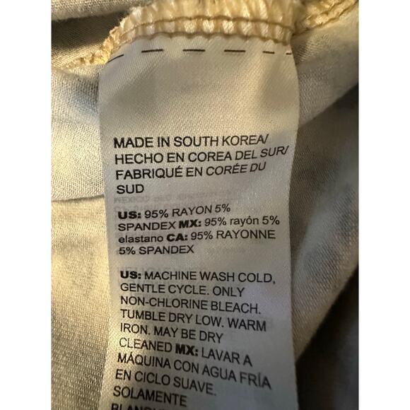 Chicos Women’s Size 2 US Large Blouse Top Black Gold Animal Print Stretch - Picture 7 of 7